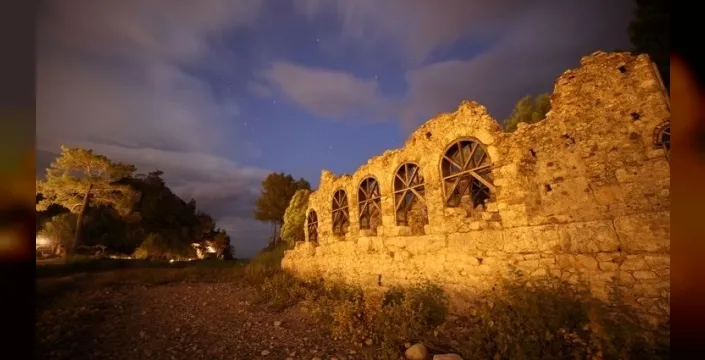 Olympos Antik Kenti'nde gece müzeciliği uygulaması ilgi görüyor