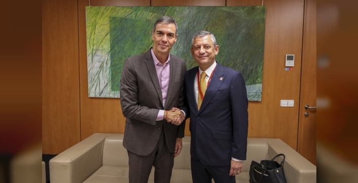 Özgür Özel İspanya'da Pedro Sanchez ile bir araya geldi