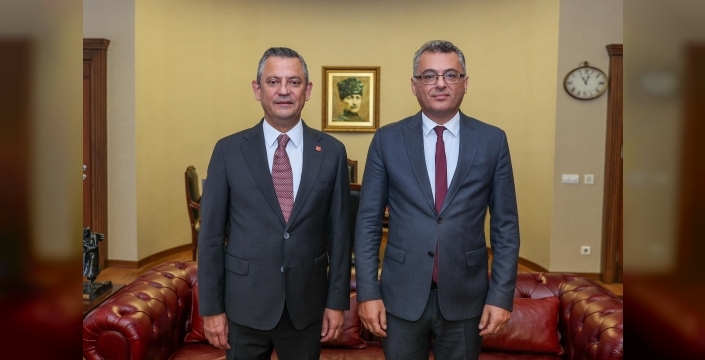 Özgür Özel: Kardeş partimiz CTP'nin lideri Tufan Erhürman'ı yürekten kutluyorum
