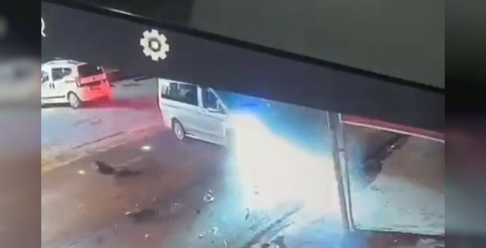 Sapanca'da kameraya yansıyan kaza: 2 yaralı