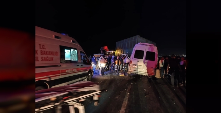 Servis minibüsü kazasında yaralanan genç kız kurtarılamadı
