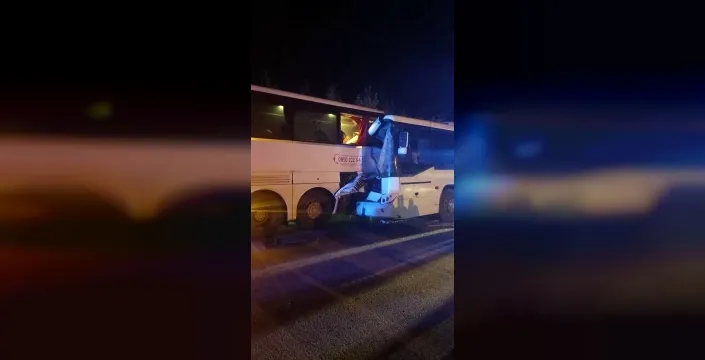 Sinop'ta servis otobüsü ile yolcu otobüsü çarpıştı: 13 kişi yaralandı