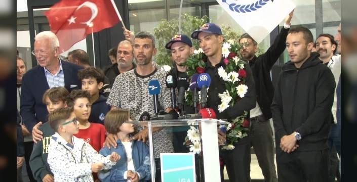 Toprak Razgatlıoğlu'na muhteşem karşılama: Üçüncü dünya şampiyonluğu coşkusu