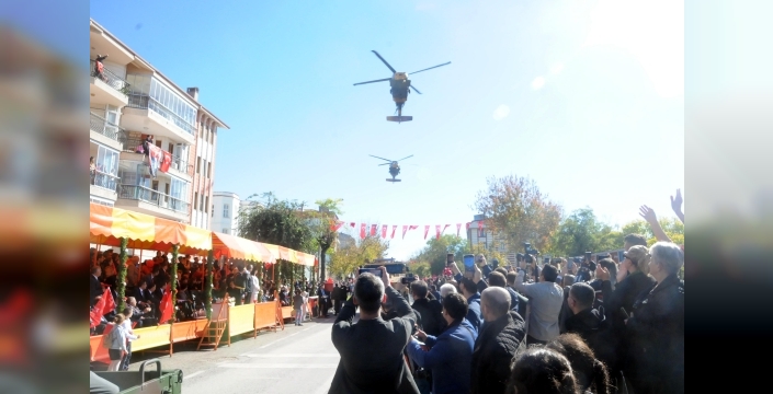 Trakyada 102nci Cumhuriyet Bayramı: Helikopter gösterileri ve geçit törenleri