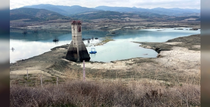Trakyada kuraklık alarmı: Barajlar boşalıyor, belediyeler kuyu açıyor