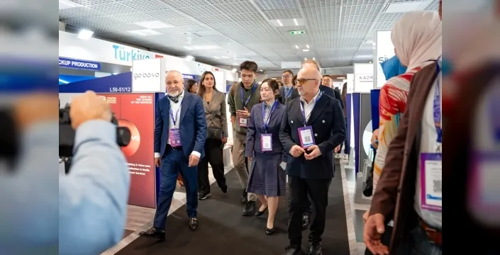 Türk dizi ve film sektörü mipcom 2025'te yerini aldı