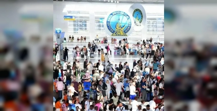 Uraloğlu açıkladı: Türkiye hava yolu trafiğinde rekorlar kırılıyor