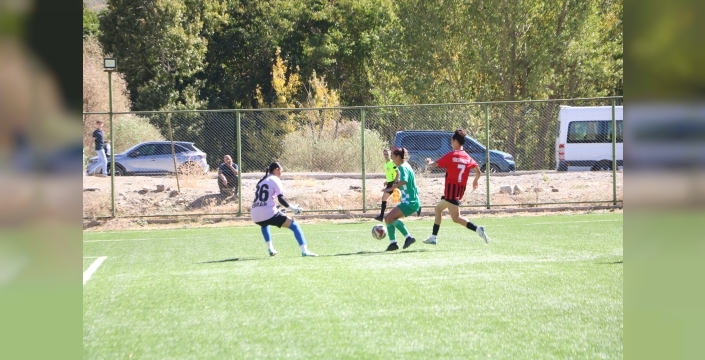 Yüksekova Spor Kadın Futbol Takımı, Çekmeköy Bilgidoğa Spor'u 3-0 mağlup etti
