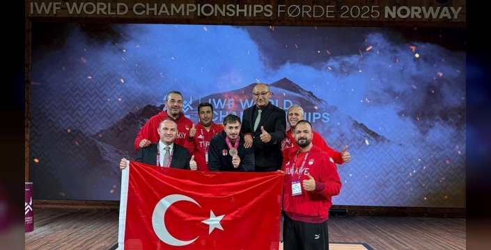 Yusuf Fehmi Genç, Dünya Halter Şampiyonası'nda bronz madalyanın sahibi oldu