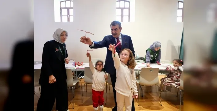 Yusuf Tekin, tarihi sergi ve bilim etkinliğine katıldı