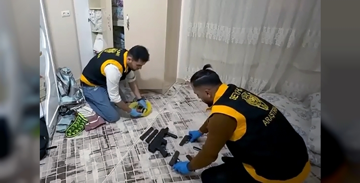 ADANA'DA DEHŞETİN SİLAHLARI ORTAYA ÇIKTI: 'HASMIMIZ ÇOK' DİYEN KARDEŞLER TUTUKLANDI!