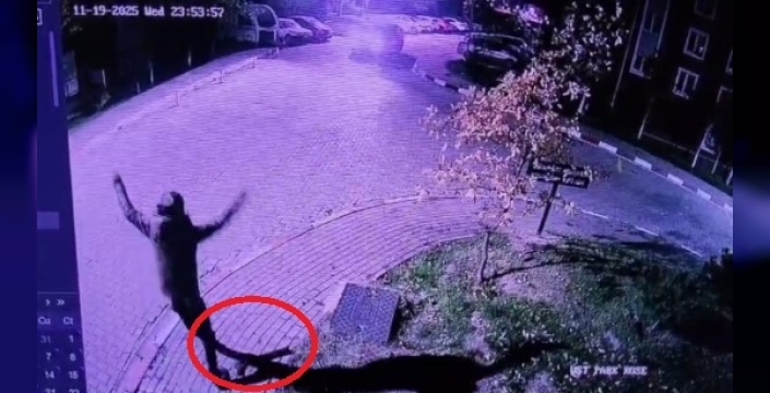 Ankara'da şok anlar: Eski eşinin arkadaşının sitesini bastı, 2 görevliyi pompalı tüfekle vurdu! Cep telefonu görüntüleri ortaya çıktı!