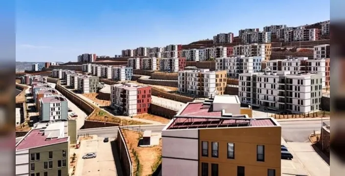 Asrın inşası'nda destansı tamamlanma: 350 bin konut yerine oturuyor, Bakan Kurum'dan il il detaylı rapor!