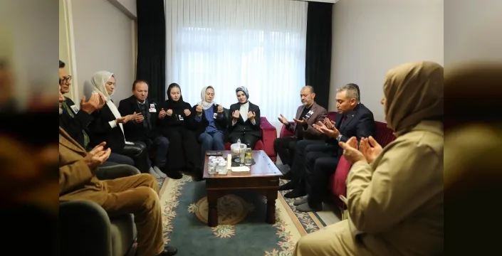 Bakan Göktaş'tan şehit pilotun ailesine hüzünlü bir taziye ziyareti