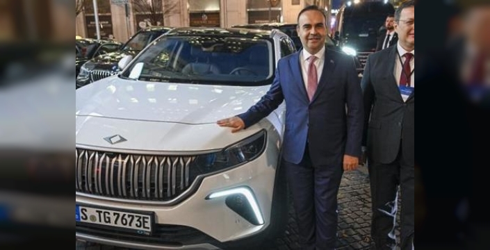 Bakan Kacır Berlin'de Togg'la fırtına estirdi: 'Almanya'nın güvenilir ortağıyız'
