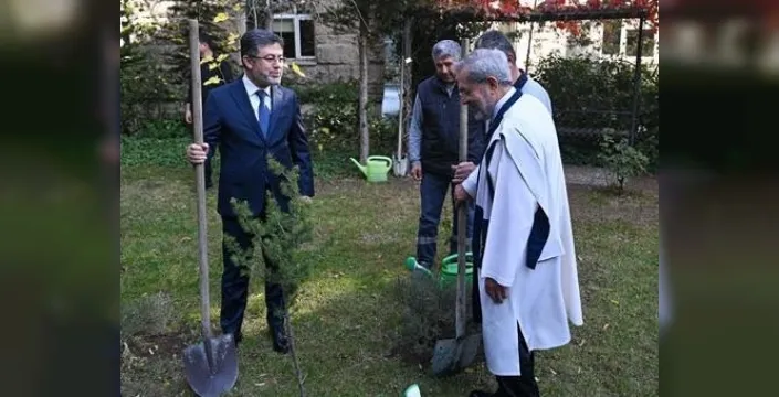 Bakan Yumaklı'dan vatandaşlara ağaçlandırma seferberliği çağrısı