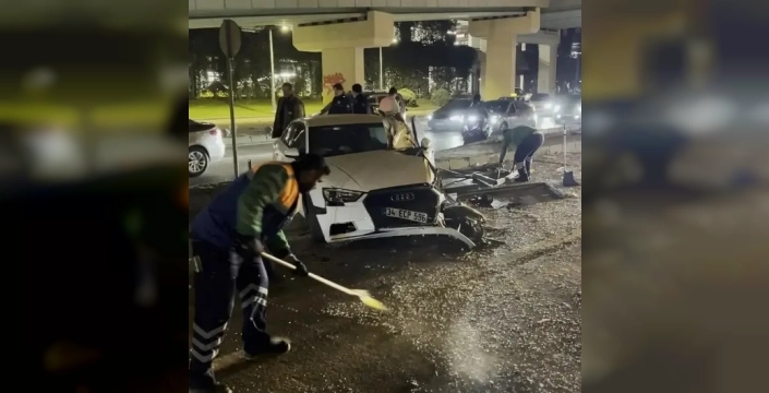 Bakırköy'de akılalmaz kaza: Ters dönen otomobil karşı şeride uçtu, itfaiye ve sağlık ekipleri olay yerine akın etti!