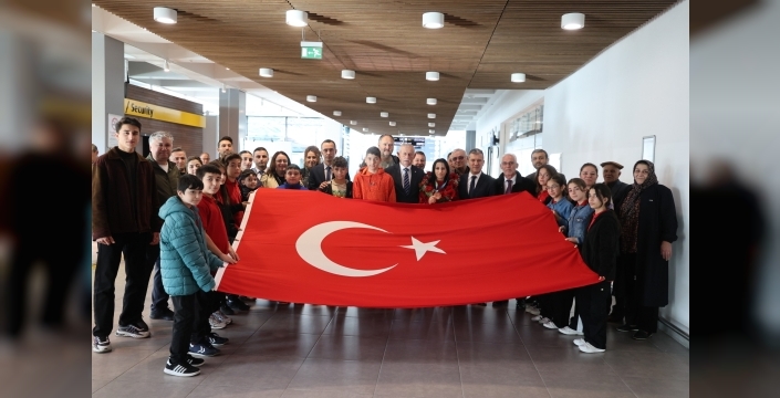 Berna Tut'un bronz madalya coşkusu: 'Altın madalyayı da getireceğim' sözüyle memleketinde karşılandı