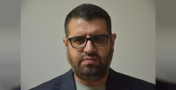 Bipolar ve işitme engelli memurun peşine düştüler: 'Faizsiz kredi' vaadiyle 629 bin TL'yi çaldılar!