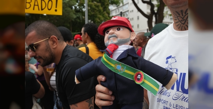 Brezilya sokakları, Bolsonaro'nun tutuklanmasıyla şenlik alanına dönüştü