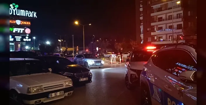 Bursa AVMde dehşet anları: Bekçilere silah çekti, polis tarafından yakalandı