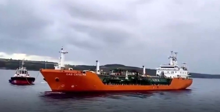 Çanakkale Boğazı'nda 'GAS CATALINA' paniği: Tanker makine arızası yaptı, Karanlık Demir Sahası'na çekildi!