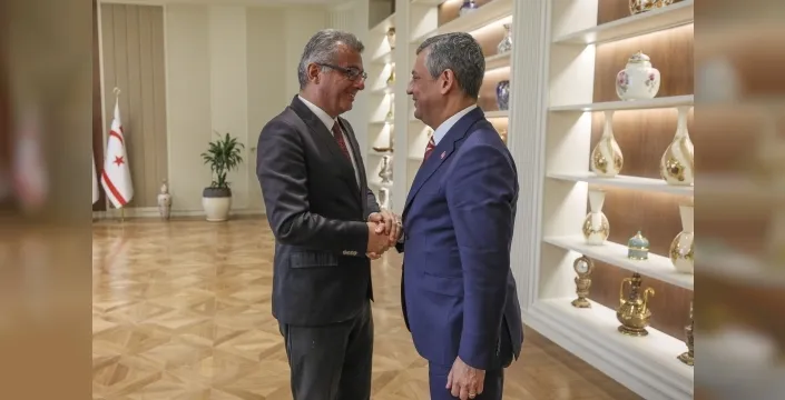 CHP lideri Özel, KKTC'de kardeşlik mesajıyla dikkat çekiyor