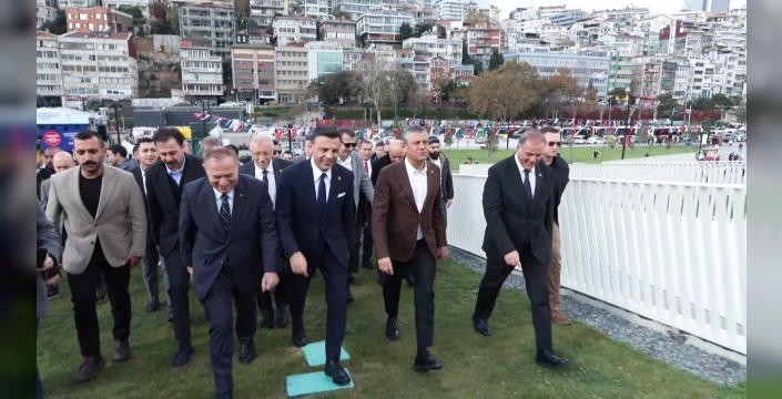 Chp lideri Özgür Özel, Kabataş Meydanı açılışında ulaşım projelerinin heyecanını paylaştı