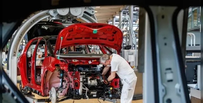 Çip savaşları otomotiv sektörünü felç etti: Hollanda-Çin gerilimi küresel üretimi durma noktasına getirdi!