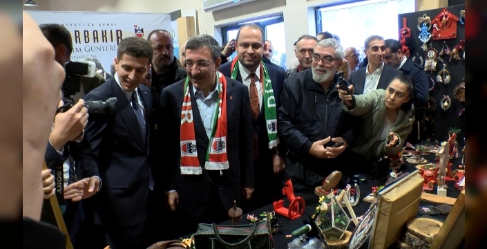 Cumhurbaşkanı Yardımcısı Yılmaz, Diyarbakır'ın kültürel zenginliğini İstanbul'da tanıttı