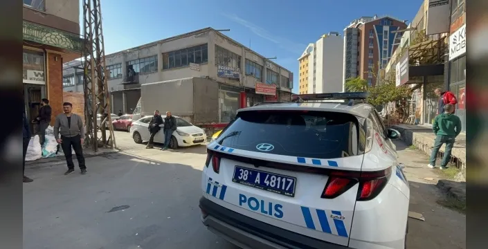 Kayseri'de dehşet verici aile trajedisi! Oğul babasını bıçakladı ve çatıda saklanarak yakalandı