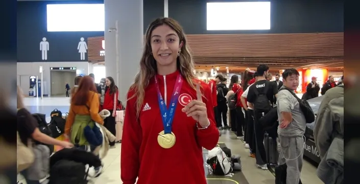 Dünya şampiyonu tekvando milli takımı, gururla yurda döndü!