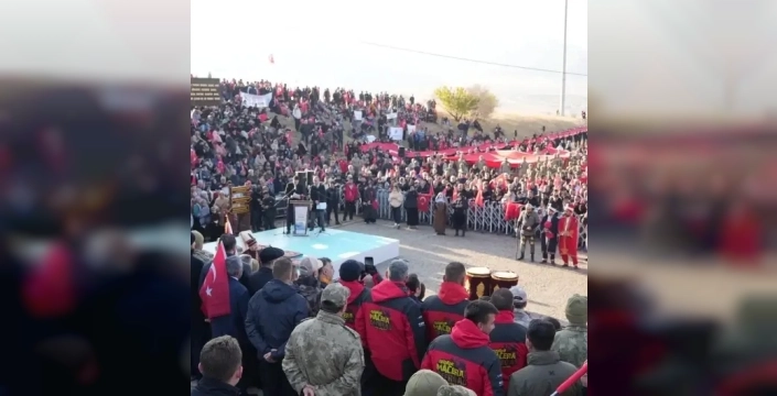 Erzurum'da tarihi yürüyüşle kahramanlık ruhunu yeniden canlandırdılar