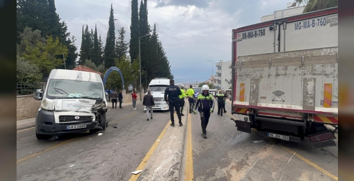 Fethiye'de büyük kaza: 22 öğrenci yaralandı!