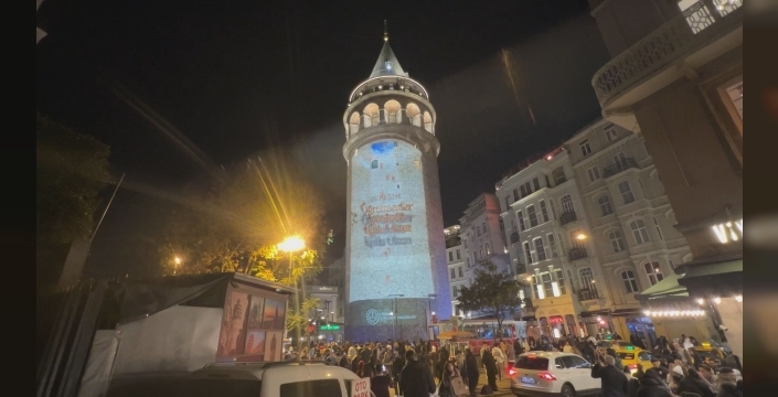 Galata Kulesi'nde Öğretmenler Günü'ne özel büyüleyici ışık gösterisi: 'Öğretmenler kalbimizde en müstesna yerde'