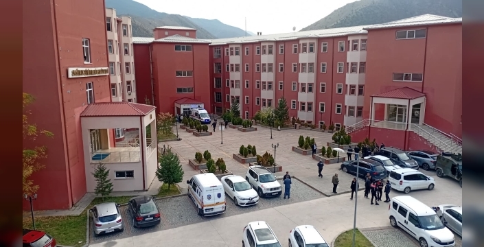 Gümüşhane Üniversitesi'nde şok anlar: Kadın memur silahla rehin alındı, 4 saat sonra kurtuldu!