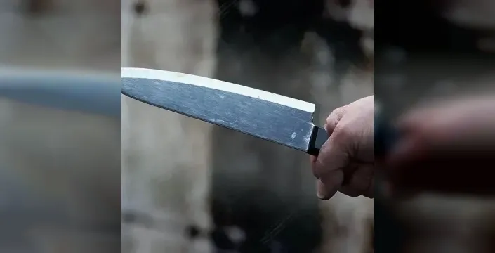 İzmir'de kan donduran bıçaklı kavga: Hastane önünde dehşet anları!