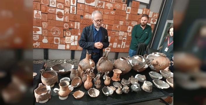 İzmir'de tarih sahneledi: Yassıtepe ve Yeşilova Höyükleri'nden çıkan müzelik eserler göz kamaştırdı!