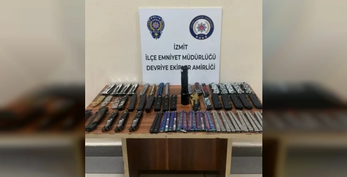 İzmit'te büyük şok: Gençlerin üzerinden çıkanlar akıllara ziyan!