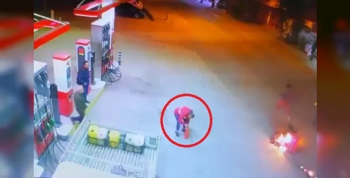 İznikte akaryakıt istasyonuna alev topu gibi devrildi: 15 yaşındaki ehliyetsiz sürücü kazaya neden oldu, o anlar kamerada!