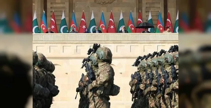 Karabağ zaferi'nin 5. yılı Bakü'de Türk F-16'larıyla coşkuyla kutlandı