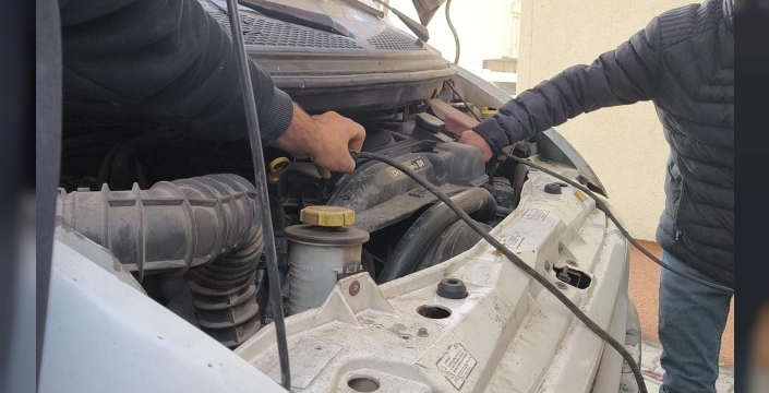 Kars'ta araç motorları dondu, soğuk hayatı felç etti!