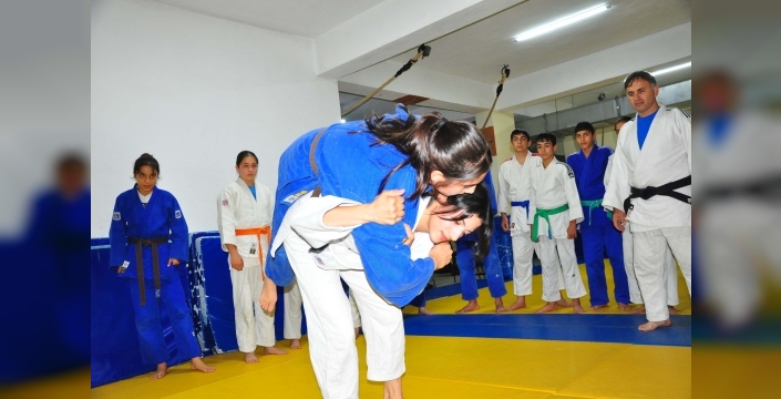 Kavgadan Milli Takım'a: 16 yaşındaki Ayla'nın şaşırtan judo başarısı!
