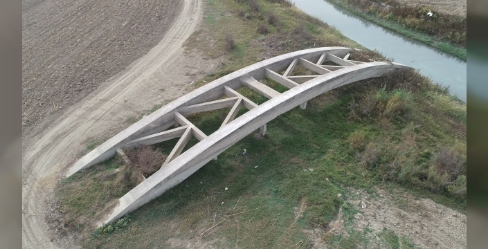 kuraklık, Adanada eski köprüyü su altından çıkardı