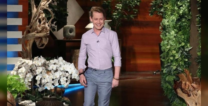 Macaulay Culkin, 35 yıl sonra nostalji gece'sinde yeniden sahne aldı
