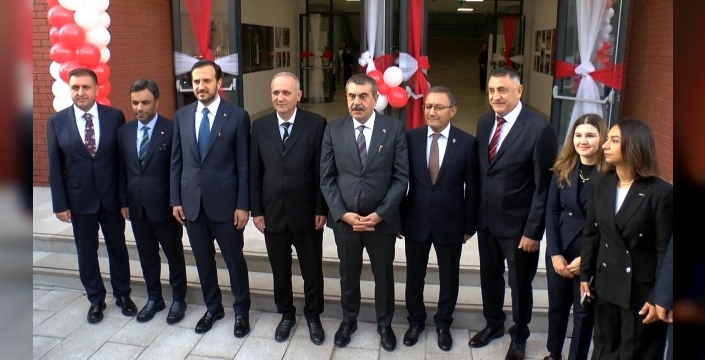 Milli Eğitim Bakanı Tekin eğitimi öve öve bitiremedi!