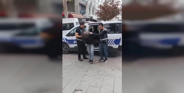 Minibüste yolcuların cebinden çalan şüpheli adliyeye sevk edildi