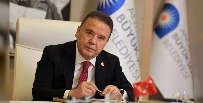 Muhittin Böcek acil olarak hastaneye kaldırıldı