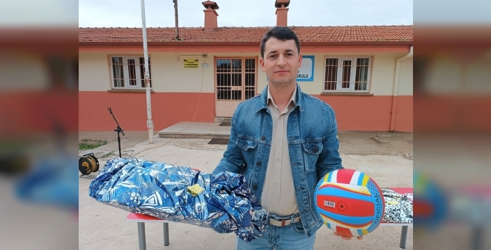Öğretmen Eren'in yürek ısıtan projesi: Kırsaldaki çocukların yüzleri güldü