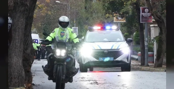 Papa 14. Leo İstanbul'da tarihi ziyaretlerine devam etti: Sultanahmet Camii ve Süryani Kilisesi'nde